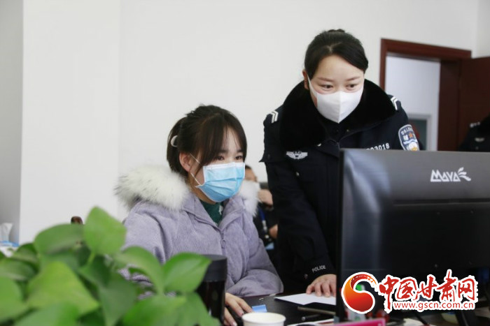 【甘肅全民戰(zhàn)“疫”】不同崗位一樣奉獻(xiàn) 甘肅有一對(duì)雙警夫妻奮戰(zhàn)在湖北抗疫一線(xiàn)