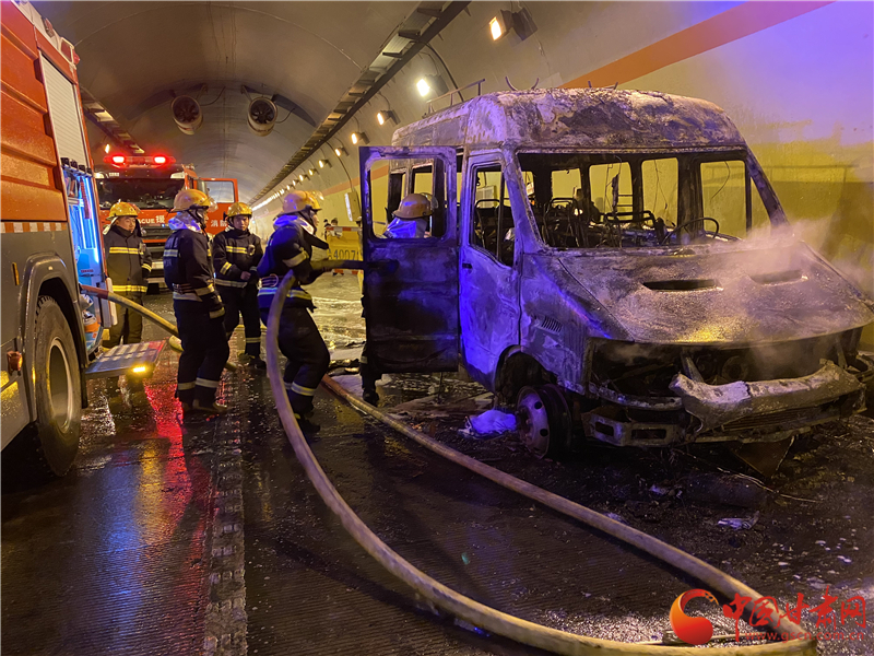 【微視頻】爭分奪秒！蘭州龔家灣消防救援站隧道內(nèi)搶救防疫物資