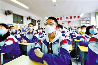 甘肅省初三和高一、高二年級(jí)學(xué)生昨日開學(xué) 青春校園又聞瑯瑯讀書聲