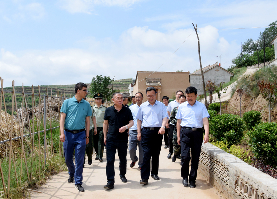 王銳深入麥積區(qū)、甘谷縣掛牌督戰(zhàn)村調(diào)研指導(dǎo)脫貧攻堅工作