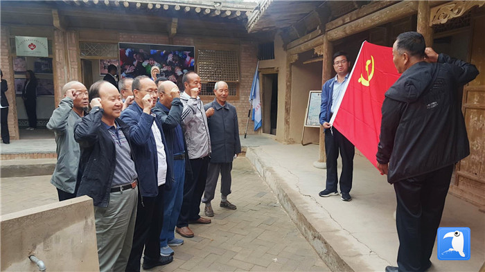 7月1日，臨夏州紀(jì)委監(jiān)委機(jī)關(guān)黨總支組織退休黨支部部分黨員前往東鄉(xiāng)縣布楞溝村史館，開展主題黨日活動。_副本.jpg