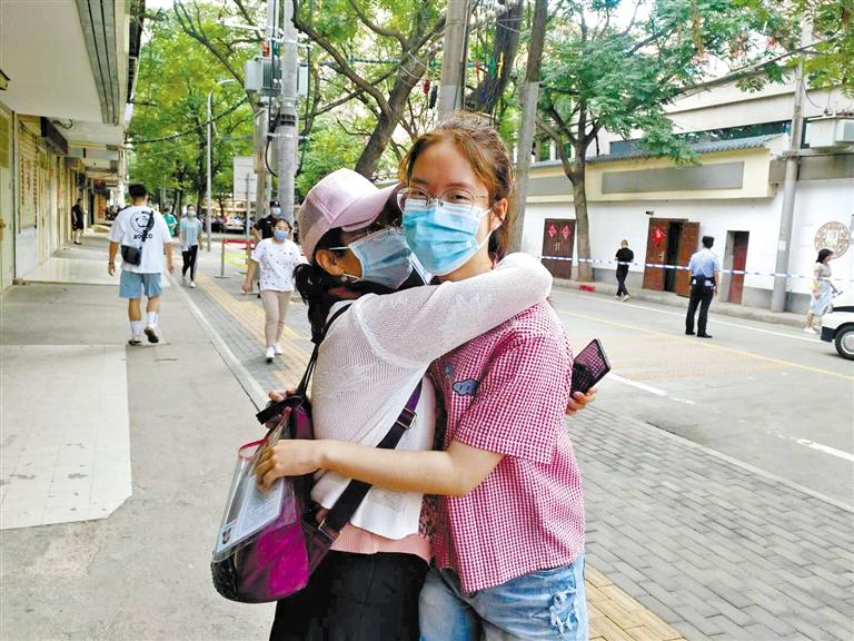 關注甘肅高考丨高考首日·溫暖瞬間