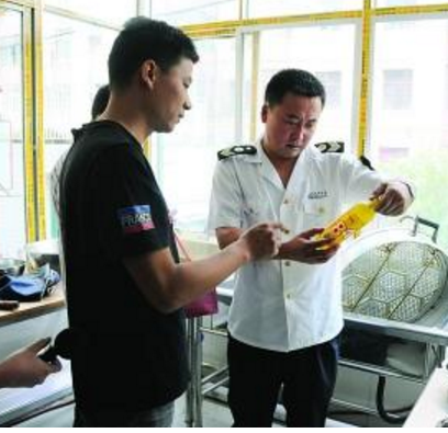 蘭州市場監(jiān)管局綜合行政執(zhí)法隊開展學校、托幼機構(gòu)食品安全專項檢查