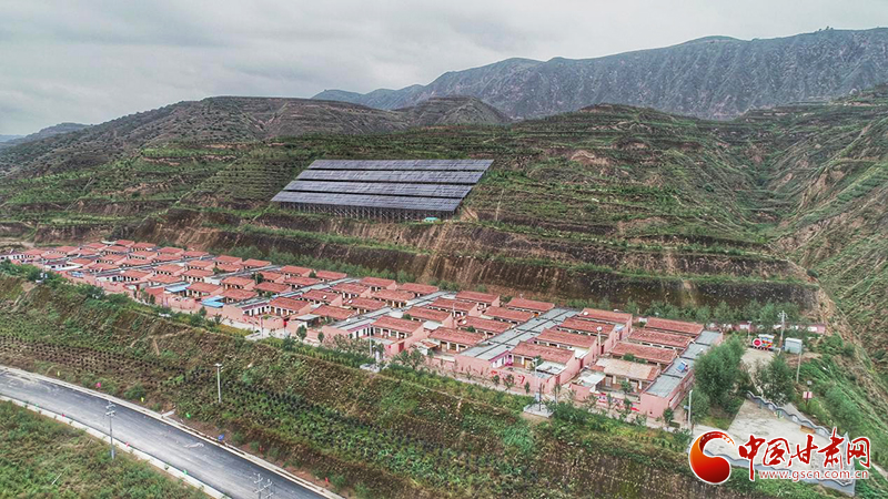 【跟著總書記看甘肅】布楞溝村：水引來了，路修通了，新農(nóng)村建起來了（圖）