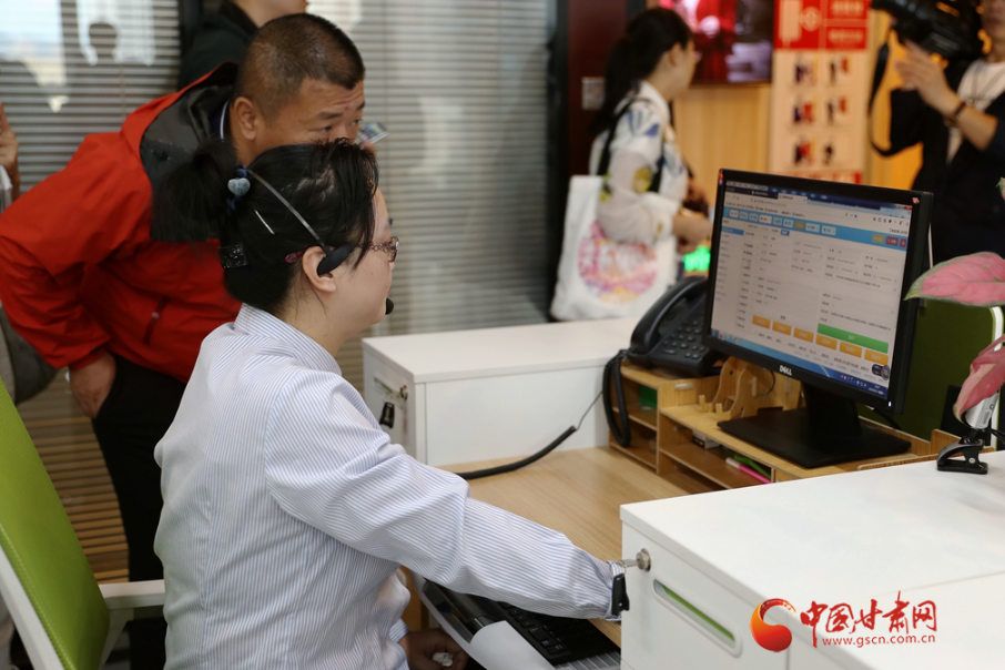 【走向我們的小康生活】蘭州：虛擬養(yǎng)老院托起幸?！跋﹃?yáng)紅”