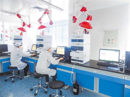 【抓“六穩(wěn)” 促“六?！薄繙p輕企業(yè)負(fù)擔(dān) 幫助渡過(guò)難關(guān)