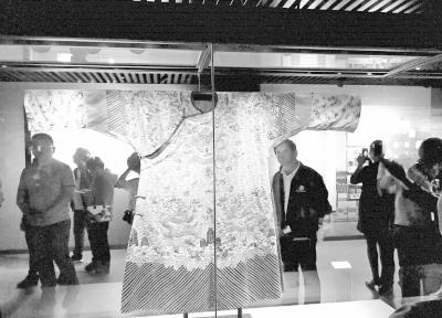 甘肅文化丨嘉慶所賜，被當戲服 永登博物館九龍黃袍的前世今生