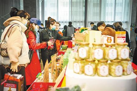 今天，在這里聽榆中的脫貧故事 ——榆中縣“脫貧攻堅(jiān)宣傳周”發(fā)布活動(dòng)暨脫貧攻堅(jiān)主題成就展啟動(dòng)側(cè)記