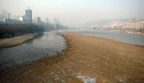 市民：黃河水位大降會不會影響供水？ 水務(wù)部門：枯水期流量偏小屬于正?，F(xiàn)象