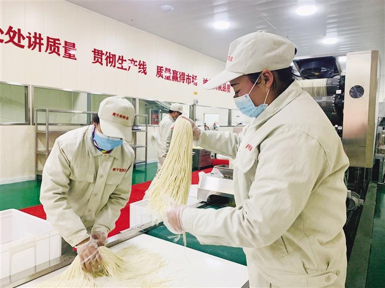 蘭州市規(guī)?；懊鏃l加工項目”投入運營 將配送到市區(qū)280多家直營店