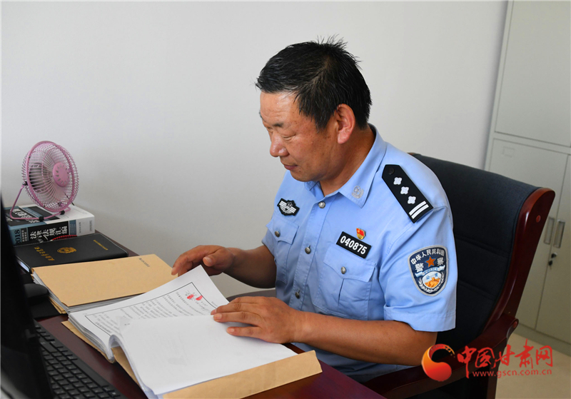 將初心和使命鐫刻于心——記金昌市公安局金川分局法制大隊(duì)四級(jí)高級(jí)警長(zhǎng)劉三峰