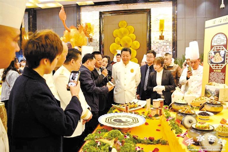 隴菜藝術(shù)盛典聚焦隴菜經(jīng)濟(jì)新成就——中國(guó)烹飪大師、甘肅省隴菜協(xié)會(huì)會(huì)長(zhǎng)趙長(zhǎng)安專訪