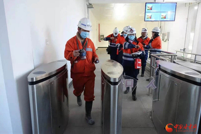 【新春走基層】春節(jié)，他們依然堅守在600米礦井下