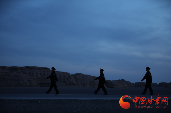 “魔鬼城”里的藍(lán)色豐碑——探訪(fǎng)敦煌市雅丹國(guó)家地質(zhì)公園治安派出所