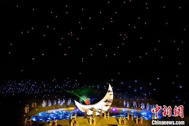 圖為大型沙漠實(shí)景演出《敦煌盛典》演出劇照。(資料圖) 敦煌市委宣傳部供圖