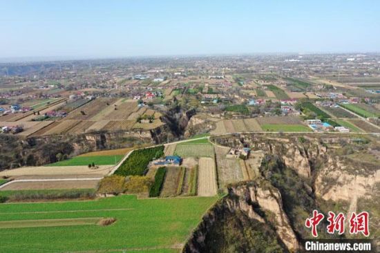 圖為位于甘肅省慶陽市西峰區(qū)境內(nèi)的南佐遺址地貌。(資料圖) 甘肅省文物局供圖