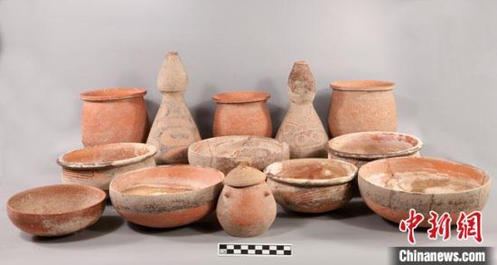 圖為圪垯川遺址出土的器物組合。(資料圖) 甘肅省文物局供圖