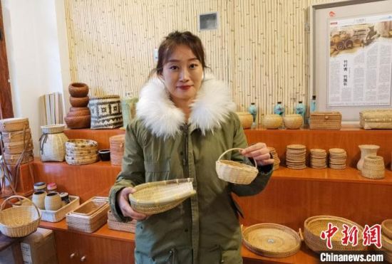 40多種精小玲瓏、純手工制作的新型盛食容器、居家工藝品等，每一件都令人愛不釋手?！●T志軍 攝