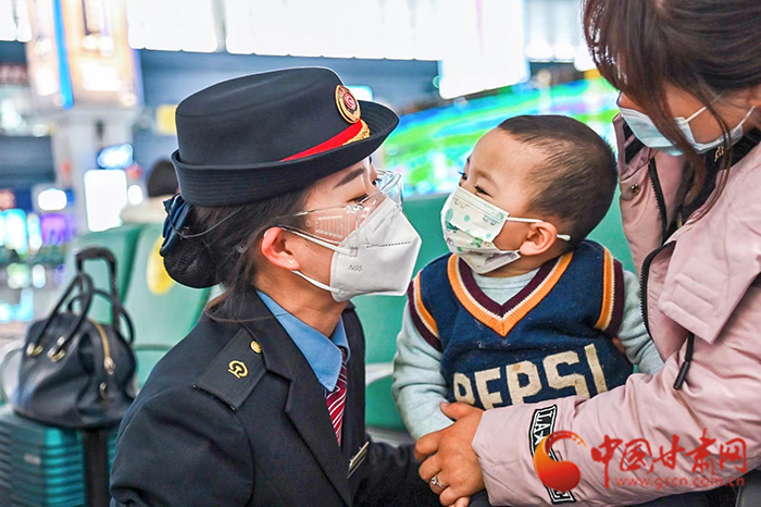 【新春走基層·春運】蘭州車站“寶貝計劃”守護春運回家路