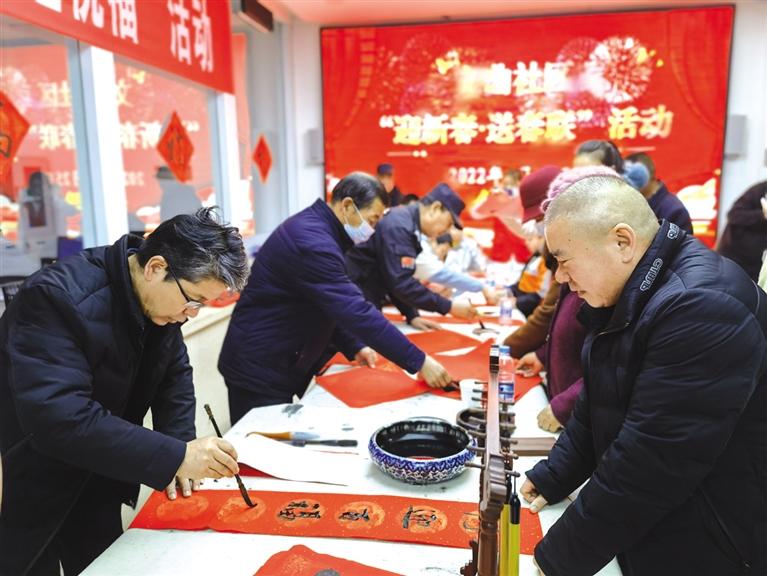 蘭州新區(qū)開展“墨香四溢送春聯(lián)·情暖文曲送祝?！被顒?dòng)