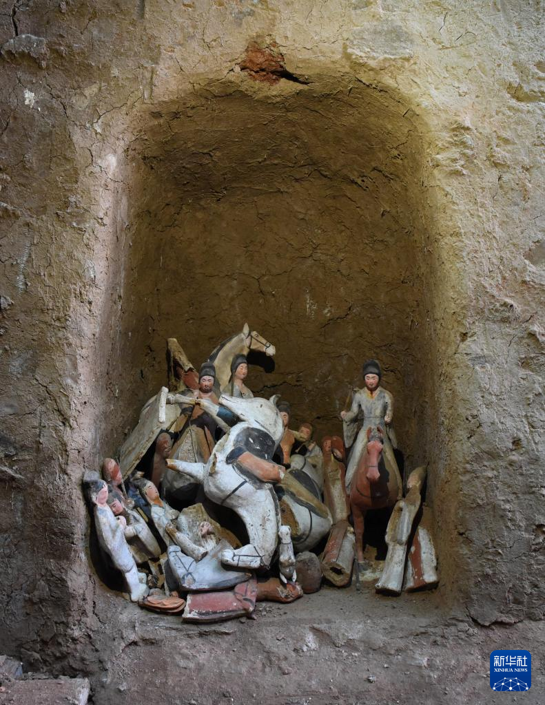 甘肅武威市唐代吐谷渾王族墓葬群慕容智墓墓道壁龕出土儀仗俑群（資料圖）。