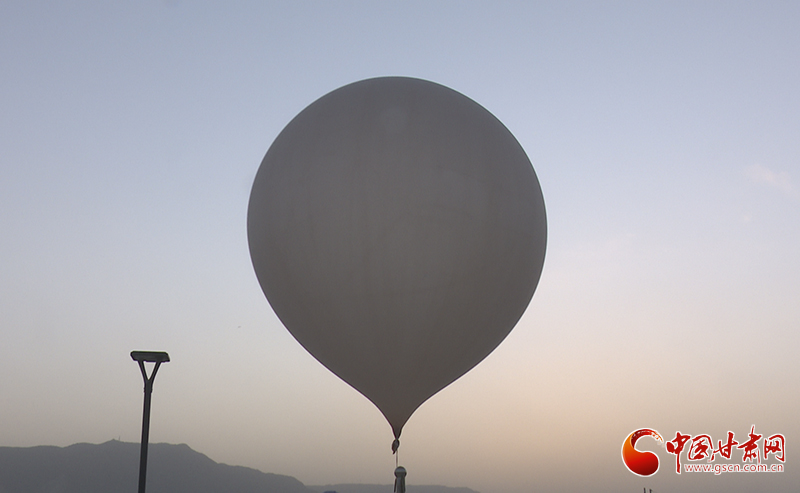 【世界氣象日】氣象站為何一天兩次放飛“大氣球”？甘肅氣象專(zhuān)家告訴你