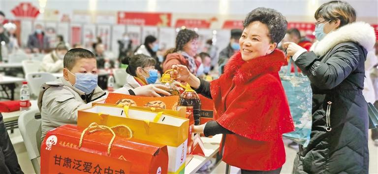 身殘志堅(jiān)的郭淑芳與愛(ài)同行37年 點(diǎn)一盞燈，照亮別人也照亮自己