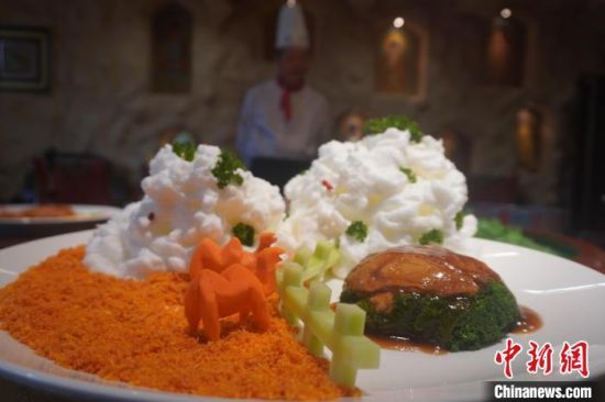 圖為敦煌菜代表菜肴展示?！【琶赖┰?攝