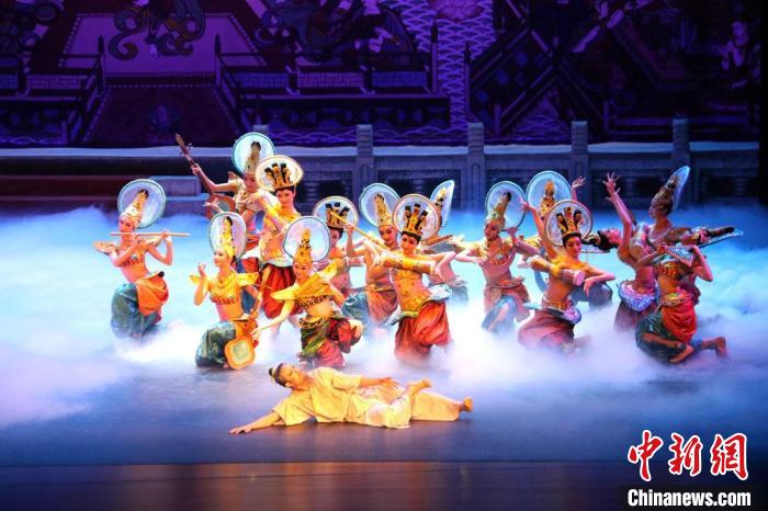 《絲路花雨》在敦煌大劇院演出。(資料圖) 敦煌市委宣傳部供圖