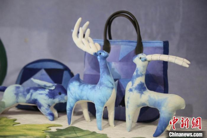 圖為許靜的非遺文創(chuàng)作品。(資料圖) 甘肅省非遺保護中心供圖