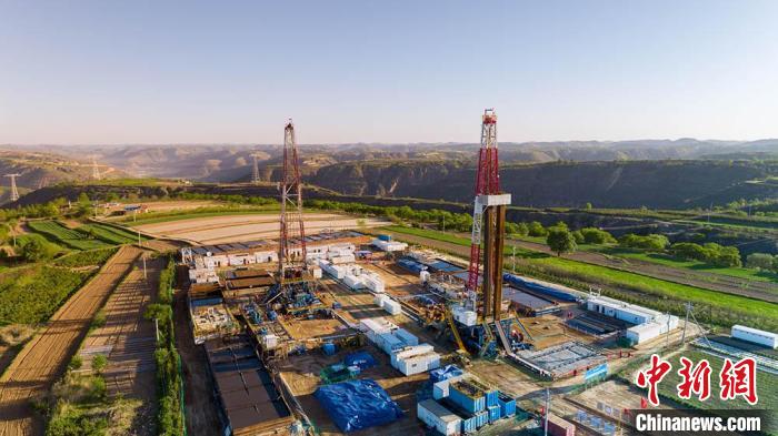 圖為中石油長慶油田慶陽華H60雙機組鉆井現(xiàn)場。(資料圖) 慶陽市委宣傳部供圖