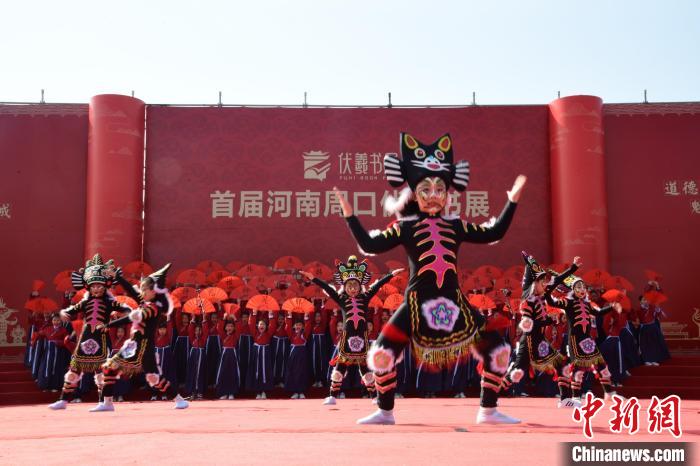 圖為首屆周口伏羲書展開幕式表演?！×赫赵?攝