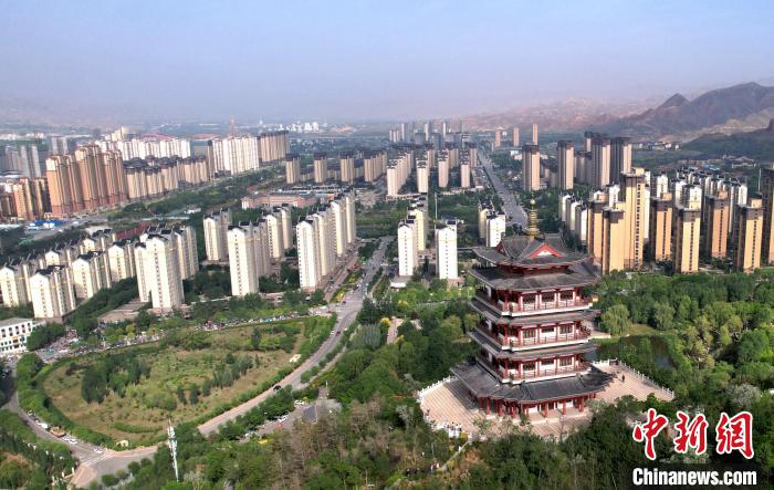 圖為“南涼古都”樂都朝陽山片區(qū)的今朝。　薛蒂 攝