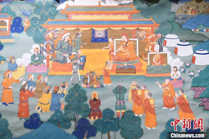 8月20日，在蘭州市博物館展出的大型歷史題材卷軸唐卡“涼州會盟”。　戴文昌 攝