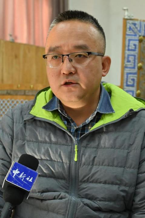 謝焱，甘肅省文物考古研究所副研究館員、考古研究二部主任、田野考古項(xiàng)目負(fù)責(zé)人。主持參與了張家川馬家塬戰(zhàn)國(guó)西戎墓地、臨潭磨溝齊家文化墓地等20多項(xiàng)考古調(diào)查、發(fā)掘工作，曾獲得中國(guó)國(guó)家文物局田野考古二、三等獎(jiǎng)，“十二五”文物保護(hù)科學(xué)和技術(shù)創(chuàng)新二等獎(jiǎng)等榮譽(yù)。