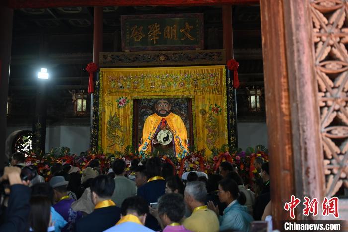 6月21日，2024(甲辰)年公祭中華人文始祖伏羲大典在甘肅天水舉行，來自海峽兩岸及港澳地區(qū)約500人現(xiàn)場(chǎng)共祭中華人文始祖伏羲。中新社記者 李亞龍 攝