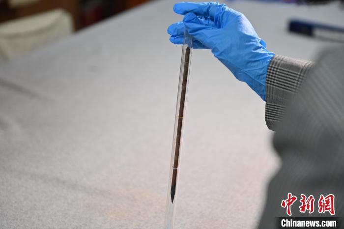 2024年5月7日，甘肅省博物館館藏國(guó)寶級(jí)文物“白馬作”毛筆。李亞龍　攝